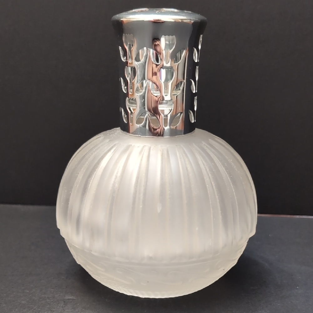 Eden Lampe Aromatic White/Silver Frosted Glass Diffuser Lamp.